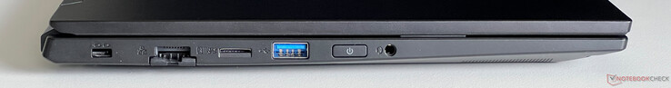Links: Kensington Lock, Gigabit-Ethernet, microSD-Kartenleser, USB-A 3.2 Gen.1 (5 Gbit/s), Power Button, 3,5-mm-Audio