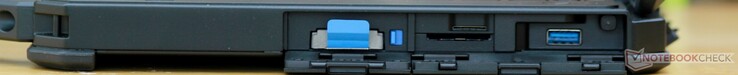 Rechts: Zugang zum M.2-Slot, SD-Kartenleser, SIM-Karte, USB 3.0 Typ-A