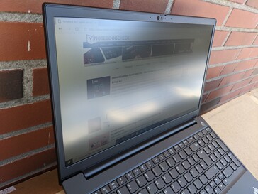 Lenovo ThinkPad E15 Gen2 im Außeneinsatz