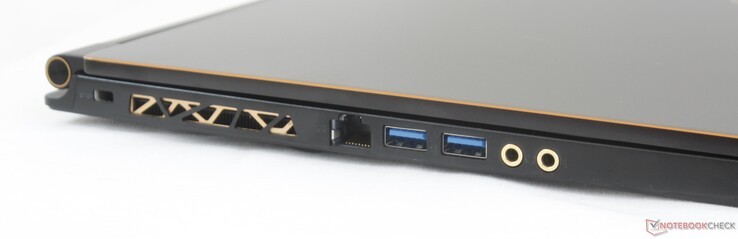 Links: Kensington Lock, Gigabit RJ-45, 2x USB 3.1 Gen 2, 3,5 mm vergoldeter Kopfhörereingang, 3,5 mm vergoldeter Mikrofonausgang