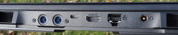 Anschlüsse hinten: selbstdichtender Oasis-Eingang, Thunderbolt 4, HDMI 2.1, 2.5-Gbit-LAN, Netzstrom