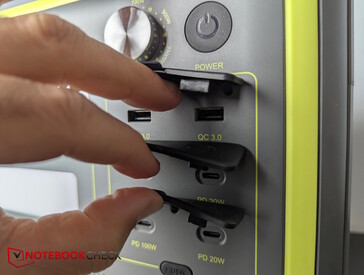 Vorne rechts: USB-Out-Ports