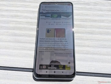 Xiaomi Redmi Note 10 in direktem Sonnenlicht