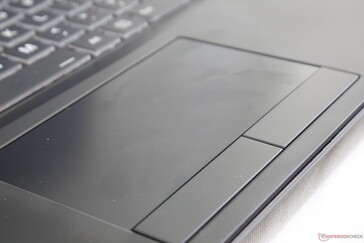 Die Touchpadmitte dient gleichzeitig als Fingerabdruckscanner. Allerdings unterscheidet sich das Touchpad durch seine ultraglatte Oberfläche von den Touchpads der meisten anderen Laptops