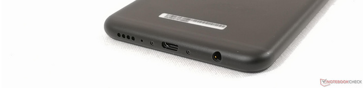 unten: Lautsprecher, Mikrofon, Micro-USB, 3,5-mm-Audio