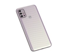 Cooler Perlmutt-Effekt und ein deutlich erhabenes Wellenmuster: Das Moto G10 sieht gut aus und fühlt sich hochwertig an.