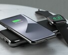 Die Satechi Quatro Power Bank kann ein iPhone und eine Apple Watch zeitgleich laden. (Bild: Satechi)