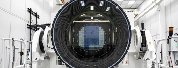 Noch größer als die Kamera selbst sind die drei zusätzlichen Spiegel mit acht, fünf und drei Metern Durchmesser. (Bild: SLAC)