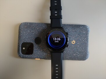 Auch Reverse-wireless-charging ist mit der Xiaomi Smartwatch möglich.