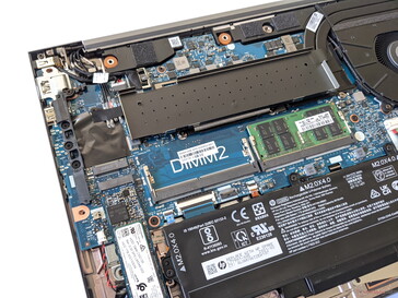 HP ZBook Firefly 15 G8 - SSD, vorbereitetes WWAN (oben links), RAM-Slots (einer frei)