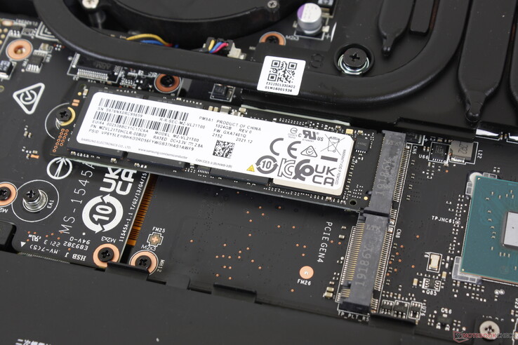 Es werden bis zu zwei PCIe4-x4-Laufwerke unterstützt. Da keine SSD-Kühler vorhanden sind, kann die Leistung jedoch nicht zuverlässig aufrechterhalten werden.