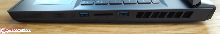 rechte Seite: USB-A 3.0, Kartenleser, USB-A 3.0