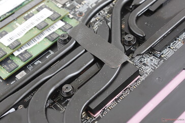 Fünf Heatpipes dienen einzig der Kühlung von GPU und VRAM