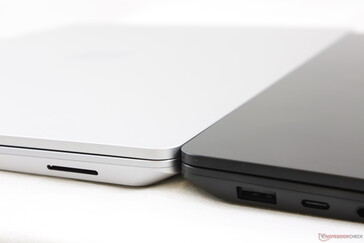 13,5-Zoll Surface Laptop 3 (rechts) vs. 15-Zoll Surface Laptop 3 (links). Die beiden Geräte sind fast gleich hoch