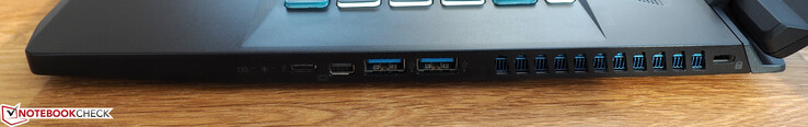 rechte Seite: Thunderbolt 3, Mini-DisplayPort, 2x USB-A 3.0, Kensington Lock