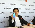 Der Huawei Mobile-Boss Richard Yu stellt sich Fragen der versammelten Journalisten.