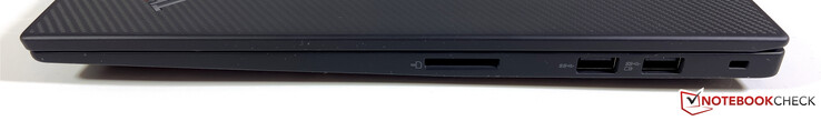 Rechts: SD-Kartenleser, 2x USB-A 3.2 Gen.1 (5 GBit/s, 1x Powered), Kensington Nano Security Slot