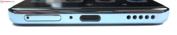 Fußseite: SIM-Slot (2x Nano-SIM), Mikrofon, USB-C 2.0, Lautsprecher