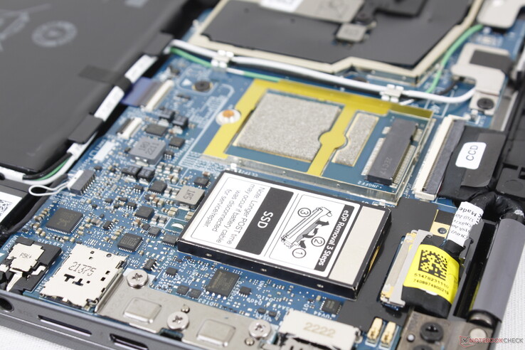 Nur M.2-2242-PCIe-SSDs werden unterstützt. Das Laufwerk wird zusätzlich durch eine Aluminiumschale geschützt.