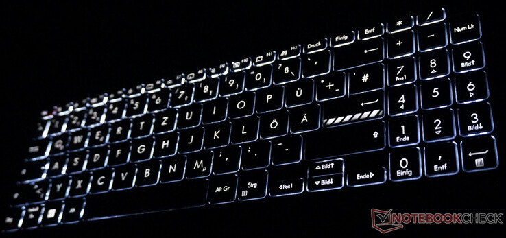 Die Tastaturbeleuchtung ist gleichmäßig und in drei Stufen regelbar.