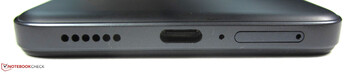 Fußseite: Dual-SIM-Slot, Mikrofon, USB-C 2.0, Lautsprecher