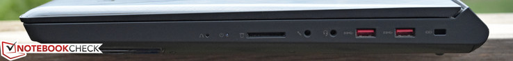 rechts: Lenovo Recovery Button, SD-Kartenleser, Mikrofon, Headset, 2x USB 3.0, Kensington Lock