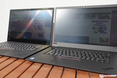 ThinkPad X1 Extreme 4K (links) vs. FHD (rechts) in der Sonne