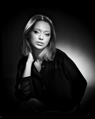 Nicht nur bei professionellem Studiolicht gelingen gute Portraits, aber es hilft natürlich. (Foto: Florian Schmitt mit dem Honor 200 Pro)