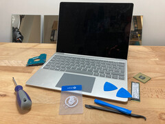 Mancher Laptop verweigert sich dem Öffnen fast komplett. (Bildquelle: Mario Petzold)