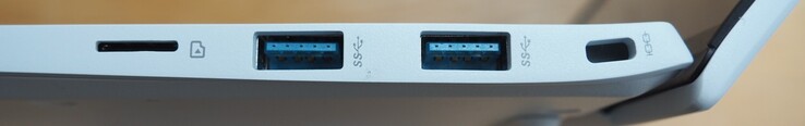 rechte Seite: MicroSD, 2x USB-A 3.2 Gen2x1, Kensington Lock