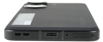untere Gehäuseseite (Lautsprecher, USB-Port, Mikrofon, SIM-Schacht)