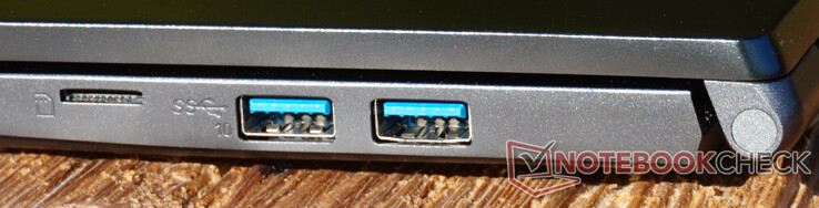 Anschlüsse rechts: microSD-Slot, zweimal USB-A (10 Gbit/s)