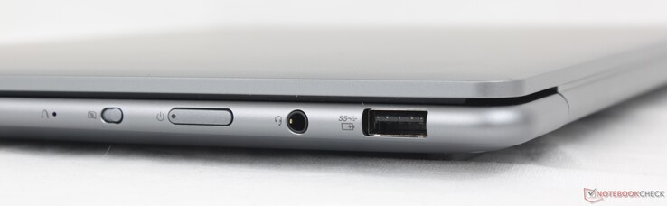 Rechts: Lenovo Resetknopf, Webcam-Shutter, Power Button, 3,5 mm Headset, USB-A (5 Gbps)