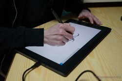 Wacom MobileStudio, hervorragender Stift, etwas veraltete Tablet-Technik