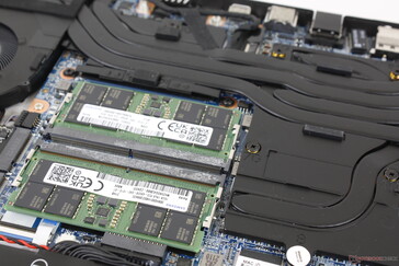 Beide SODIMM-DDR5-Steckplätze können jeweils mit bis zu 32 GB bestückt werden.