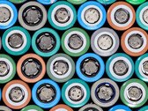 Kritische Materialien aus Batterien können nun bis zu 95 % recycelt werden (Bild: Redwood Materials)