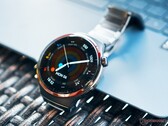Die Huawei Watch 4 Pro Space Edition wird mit einem Armband aus Titan geliefert. (Bild: Notebookcheck)
