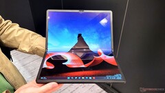 Das Lenovo ThinkPad X1 Fold soll in 2022 die Vision eines 16,3 Zoll Convertibles im kompakten 12 Zoll Formfaktor realisieren, wofür man allerdings recht tief in die Tasche greifen muss.