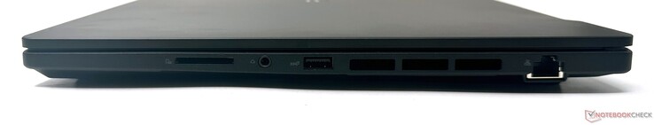 Rechts: SD-Kartenleser, 3,5-mm-Audioanschluss, USB 3.2 Gen2 Typ-A, 2,5 GbE RJ-45