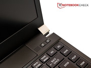 Über dem Touchpad gibt es einen Knopf der das Touchpad deaktiviert