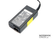 Das kleine Netzteil liefert 65 Watt. Das kleine Netzteil liefert 65 Watt.