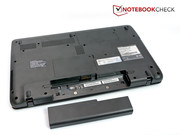 Auf der Rückseite befinden sich zwei Klappen ...