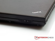 An dieser kleinen Einbuchtung kann man das Display problemlos öffnen