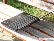 Mit einem 15,6-Zoll-Display zählt es zu den größten Vertretern seiner Gattung, ...