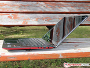 dennoch bleibt es mit nur 2,15 Kilogramm portabel.