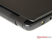 Das Display lässt sich mit nur einer Hand aufklappen... Das Display lässt sich mit nur einer Hand aufklappen...
