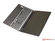 Dennoch bringt der 15-Zöller nur 2,3 kg auf die Waage.