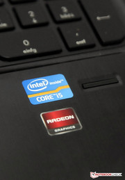 Die Basis des Multimedia-Notebooks liefern der Doppelkernprozessor Intel Core i5-3210M sowie die AMD Radeon HD 7670M Grafikkarte.