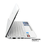 Mit den Maßen von 36.4 mm x 262 mm x 178 mm ist das Eee PC 1015B recht mobil. Mit den Maßen von 36.4 mm x 262 mm x 178 mm ist das Eee PC 1015B recht mobil.