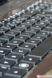 Anschlag und Druckpunkt der Tastatur wurden gut abgestimmt, ...